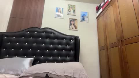 kristine online show from March 22, 12:33 pm