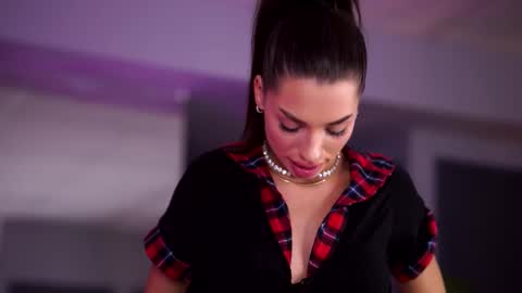 Lala online show from October 6, 8:35 pm