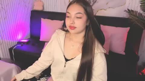 lally_tay online show from May 12, 6:43 am