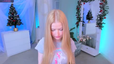 Snapshot of laly_peach chatting on January 6, 4:13 pm Laly online show from January 6, 4:13 pm