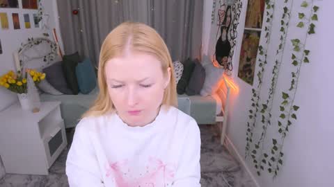 Snapshot of laly_peach chatting on January 4, 4:32 pm Laly online show from January 4, 4:32 pm