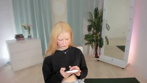Laly online show from June 16, 11:55 am
