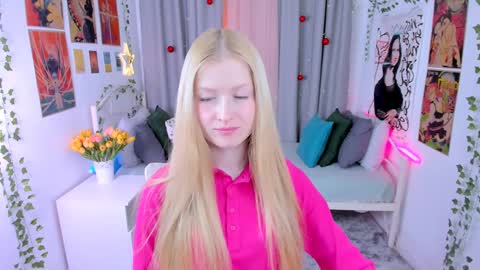 Snapshot of laly_peach chatting on December 13, 11:13 am Laly online show from December 13, 11:13 am