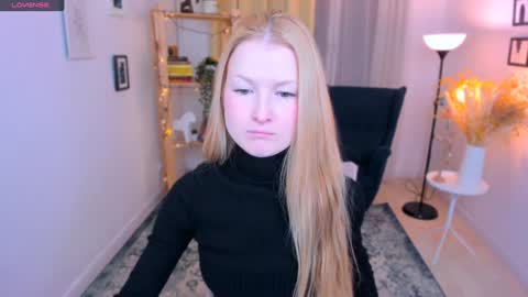 Snapshot of laly_peach chatting on December 30, 3:23 pm Laly online show from December 30, 3:23 pm