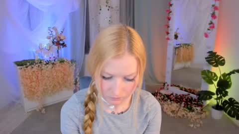 Snapshot of laly_peach chatting on February 10, 5:09 pm Laly online show from February 10, 5:09 pm