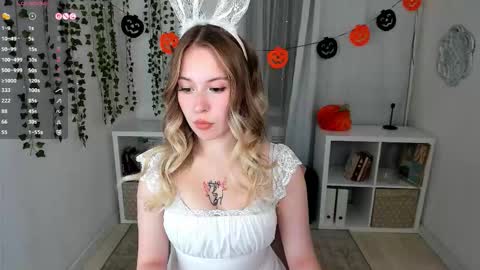 Lana online show from October 31, 2:21 pm