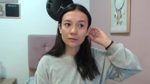 Lanna online show from February 27, 1:28 pm