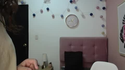 Lanna online show from December 5, 1:23 pm