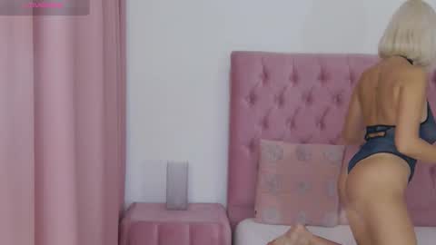 Snapshot of lanniehot chatting on October 6, 12:11 pm LannieHot online show from October 6, 12:11 pm