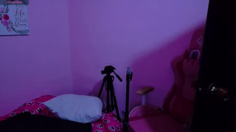 LARA online show from April 12, 7:16 pm