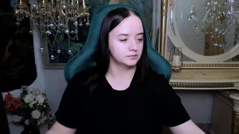 lara_benson_ online show from March 18, 5:29 pm