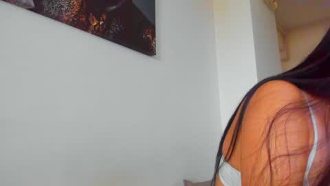 Snapshot of lara_squirtx chatting on February 4, 8:35 am Lara online show from February 4, 8:35 am