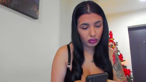 Snapshot of lara_squirtx chatting on December 11, 7:09 am Lara online show from December 11, 7:09 am