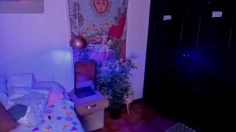 laraa rouss  online show from November 27, 3:53 am