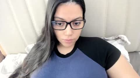 Snapshot of laracamille chatting on October 15, 3:03 pm lara online show from October 15, 3:03 pm