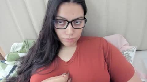 Snapshot of laracamille chatting on October 6, 3:40 pm lara online show from October 6, 3:40 pm