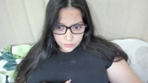 Snapshot of laracamille chatting on March 8, 3:37 am lara online show from March 8, 3:37 am