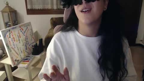 Auri online show from March 1, 10:42 pm