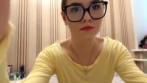 Mia online show from June 9, 1:43 pm