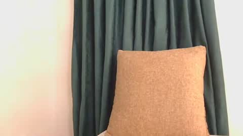 latiffaah_xx online show from January 14, 6:35 pm