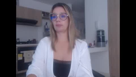 Snapshot of latinpaprika chatting on March 11, 9:02 am latinpaprika online show from March 11, 9:02 am