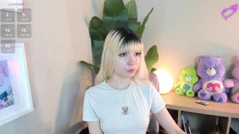 laukyubey1 online show from December 1, 8:33 pm