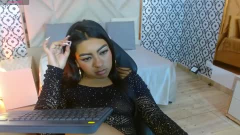 laulin_tay online show from April 11, 7:45 am