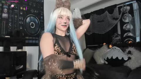 Snapshot of laulopez0 chatting on November 2, 5:11 am Laura Switch Girl online show from November 2, 5:11 am