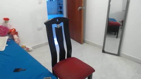 laura_foxx2379 online show from November 20, 6:42 pm