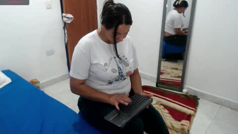 laura_foxx2379 online show from May 29, 10:30 pm