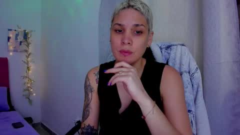 Snapshot of laura_r23 chatting on September 29, 2:16 am Laura Rose online show from September 29, 2:16 am