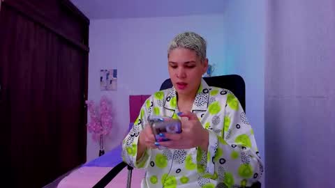 Snapshot of laura_r23 chatting on September 25, 11:20 am Laura Rose online show from September 25, 11:20 am