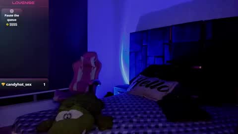 Snapshot of laura_r23 chatting on March 11, 5:24 am Laura Rose online show from March 11, 5:24 am