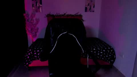 Snapshot of laura_r23 chatting on October 8, 12:53 pm Laura Rose online show from October 8, 12:53 pm