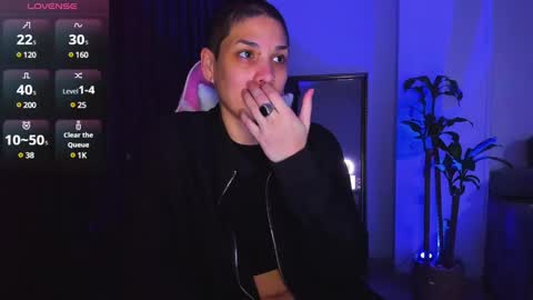 Snapshot of laura_r23 chatting on January 7, 3:35 am Laura Rose online show from January 7, 3:35 am