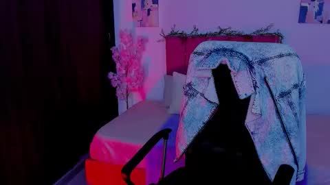 Snapshot of laura_r23 chatting on October 18, 6:42 pm Laura Rose online show from October 18, 6:42 pm