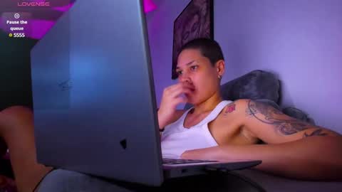 Snapshot of laura_r23 chatting on January 10, 3:29 am Laura Rose online show from January 10, 3:29 am
