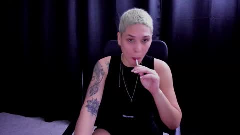 Snapshot of laura_r23 chatting on September 19, 3:05 am Laura Rose online show from September 19, 3:05 am