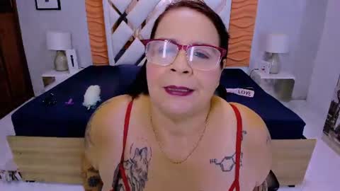 Laura online show from June 19, 1:36 pm