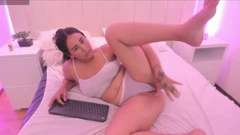 Laura online show from April 30, 5:51 pm