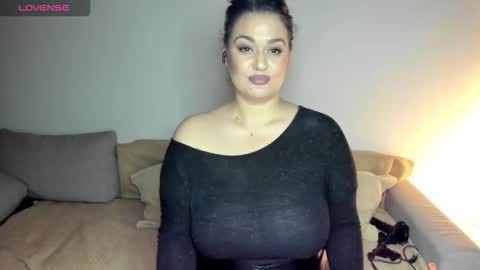 Laura online show from October 21, 8:57 pm