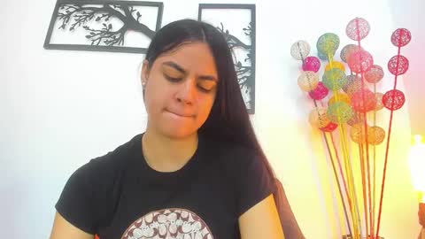 Snapshot of laura_soe chatting on January 21, 1:32 pm LAURA SOE online show from January 21, 1:32 pm
