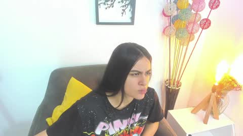 Snapshot of laura_soe chatting on January 4, 12:59 pm LAURA SOE online show from January 4, 12:59 pm