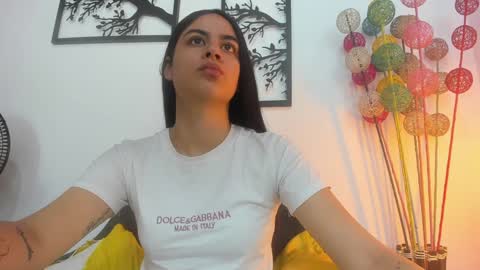 Snapshot of laura_soe chatting on January 11, 1:22 pm LAURA SOE online show from January 11, 1:22 pm
