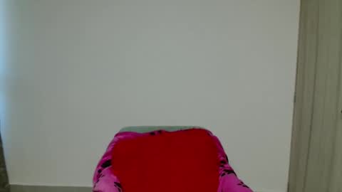 lauracb          online show from November 13, 12:15 pm