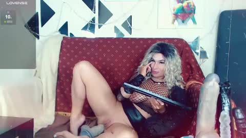 Snapshot of lauracrystall chatting on March 3, 4:54 pm LauraCrystall online show from March 3, 4:54 pm