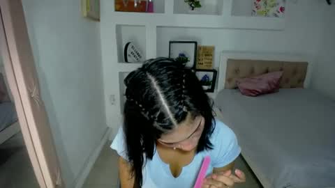 Laura online show from February 3, 8:57 pm