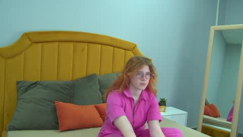 Laura online show from May 26, 4:28 pm