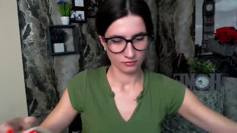 Snapshot of lauradre_ chatting on October 14, 11:24 am Laura online show from October 14, 11:24 am