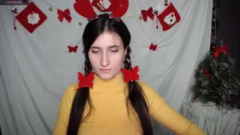Snapshot of lauradre_ chatting on December 24, 8:44 am Laura online show from December 24, 8:44 am